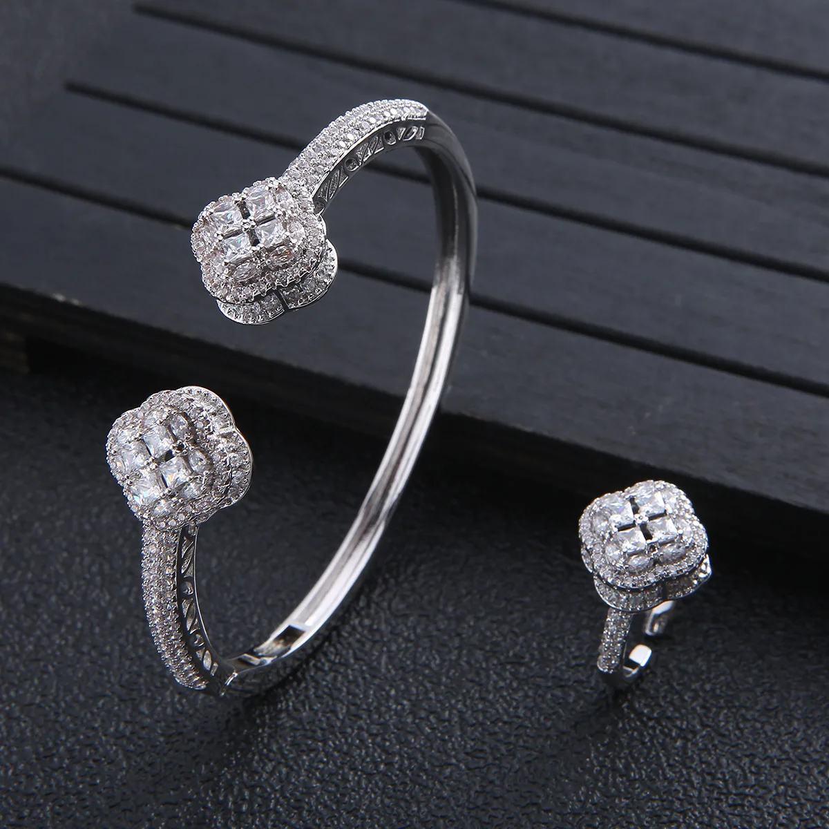 HIBRIDE Trendy Geometric Design Bangle Ring Sets for Women Bridal Wedding Party Jewelry Gifts Open Size Ring Fashion N-1871
HIBRIDE Trendy Geometric Design Bangle Ring Sets for Women Bridal Wedding Party Jewelry Gifts Open Size Ring Fashion N-1871