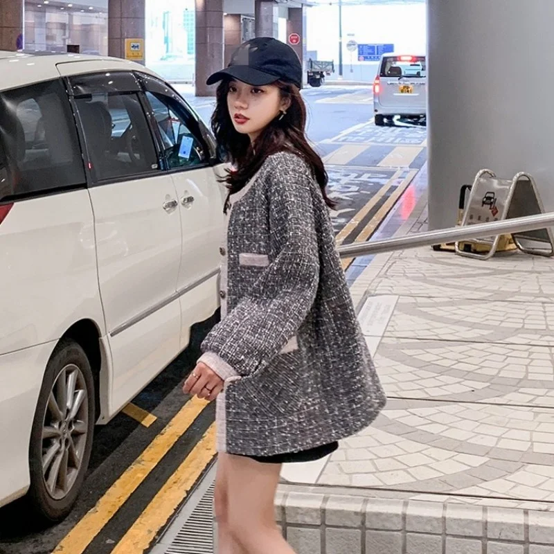 Tweed Streetwear Jacket Women Spring Autumn New Elegant Single Breasted Short Coat Office Lady O-Neck Loose Outerwear S-L
Tweed Streetwear Jacket Women Spring Autumn New Elegant Single Breasted Short Coat Office Lady O-Neck Loose Outerwear S-L