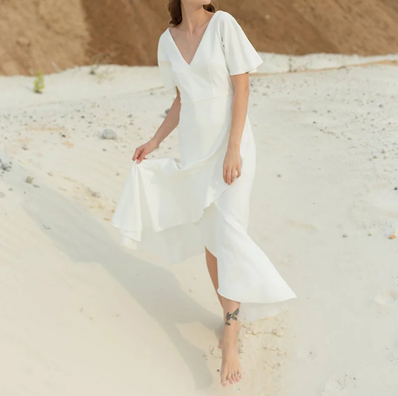 New V Neck Short Sleeve Satin Beach 2024 Wedding Dress Backless Simple Plain Bridal Gown Boho Vestidos De Mariage
New V Neck Short Sleeve Satin Beach 2024 Wedding Dress Backless Simple Plain Bridal Gown Boho Vestidos De Mariage