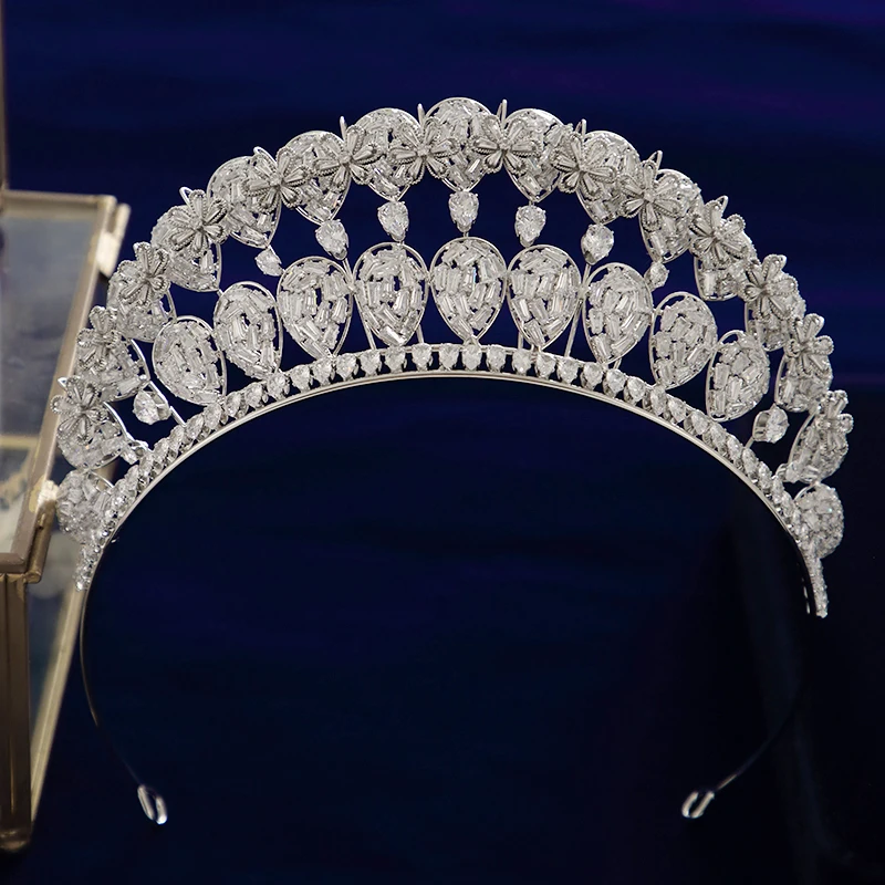 European Royal Princess Bridal Tiaras Crystal Brides Hairbands Full Zircon Wedding Hair Accessories
European Royal Princess Bridal Tiaras Crystal Brides Hairbands Full Zircon Wedding Hair Accessories