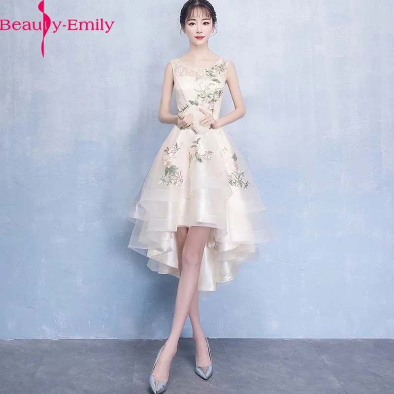Beauty Emily Short Front Long Back Champagne Tulle Evening Dress 2020 Charming Sleeveless O Neck Formal Dress with Appliques
Beauty Emily Short Front Long Back Champagne Tulle Evening Dress 2020 Charming Sleeveless O Neck Formal Dress with Appliques