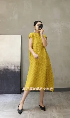 HOT SELLING fashion miyake o-neck short sleeve pleated straight A-Line dress IN STOCK
HOT SELLING fashion miyake o-neck short sleeve pleated straight A-Line dress IN STOCK