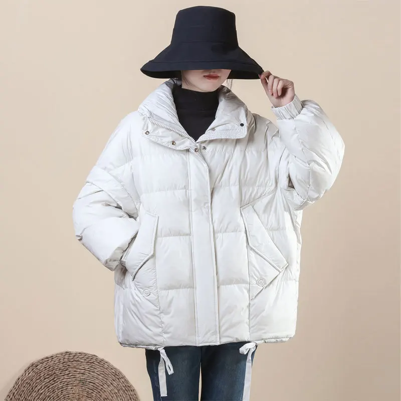 2021 Winter Down Jackets Women Vintage Loose Stand Collar Warm Draw String Casual White Duck Down Coats Female Plus Size Jackets
2021 Winter Down Jackets Women Vintage Loose Stand Collar Warm Draw String Casual White Duck Down Coats Female Plus Size Jackets