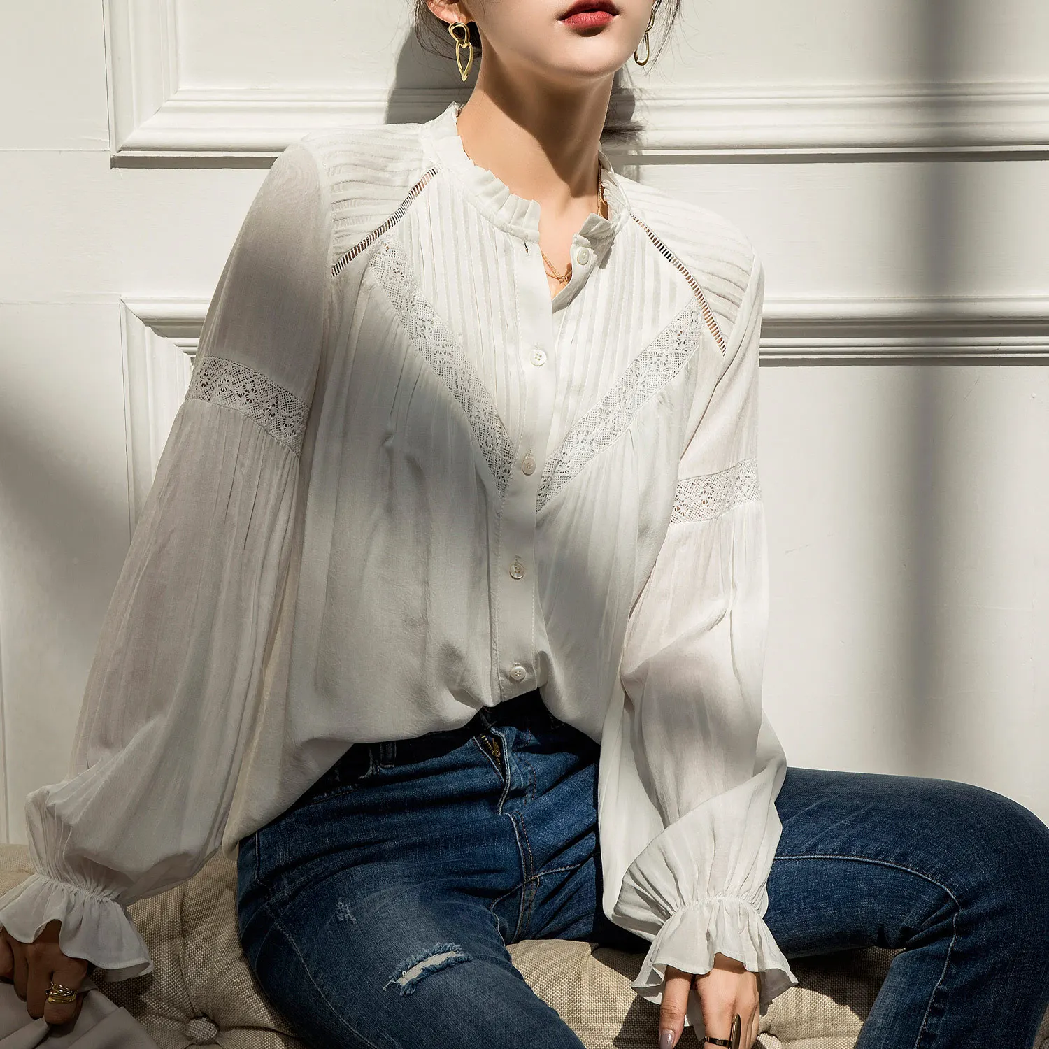 The new spring and summer 2021 shirt long sleeve white shirt French female hubble-bubble sleeve blouse dress
The new spring and summer 2021 shirt long sleeve white shirt French female hubble-bubble sleeve blouse dress