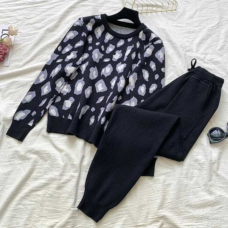 ZAWFL 20203 New fashion Autumn Winter Women Suits Leopard Knitted O-neck Pullover Sweater and Pants Two Piece Set
ZAWFL 20203 New fashion Autumn Winter Women Suits Leopard Knitted O-neck Pullover Sweater and Pants Two Piece Set