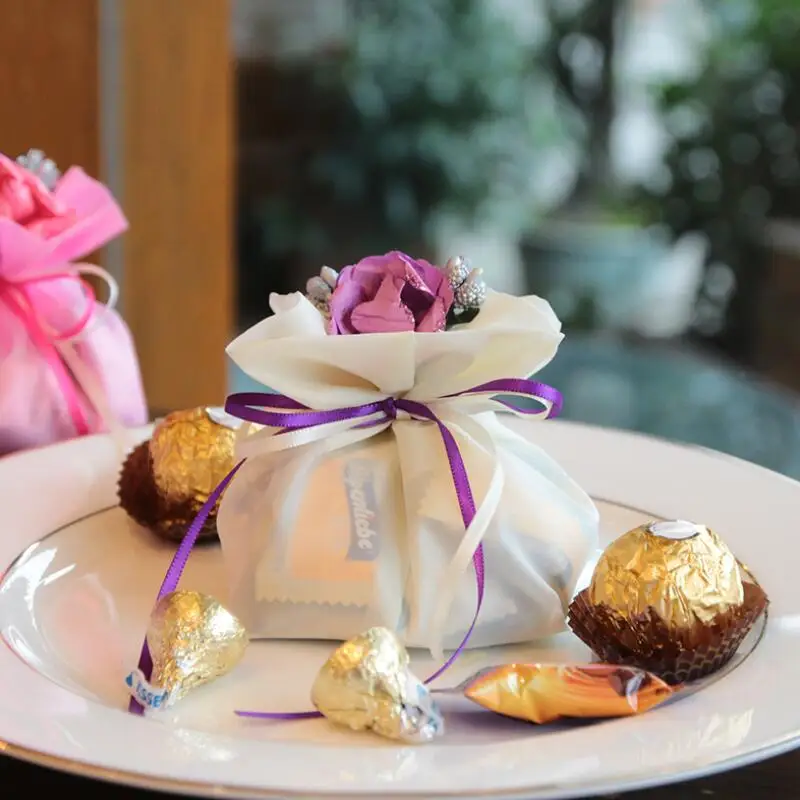 Wedding Favor Candy Gift Bags Table Decorations Elegant Artificial Rose Flower Bouquet Yarn Pouch LX8297
Wedding Favor Candy Gift Bags Table Decorations Elegant Artificial Rose Flower Bouquet Yarn Pouch LX8297