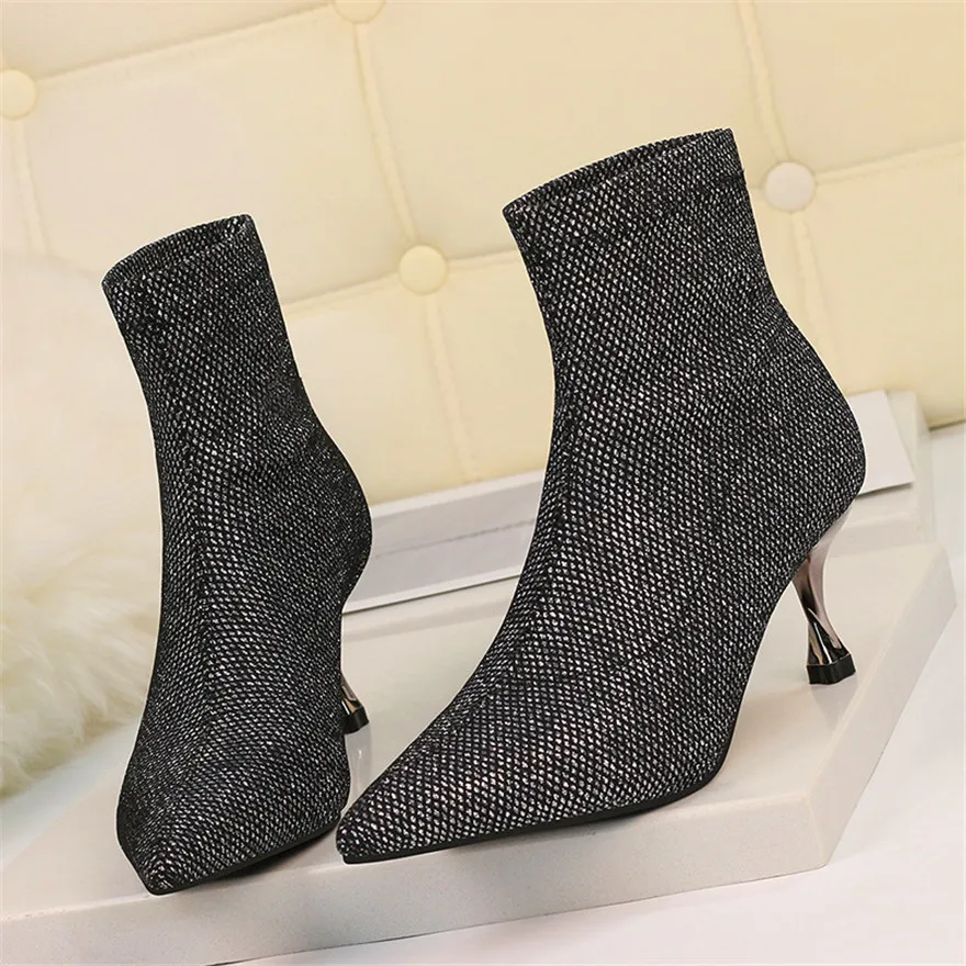 2022 Autumn Sexy Sequined Cloth Metal Heel Women Boots Pointed Toe Bling Short Boots Female High Heels Slip On Ankle Boots Black
2022 Autumn Sexy Sequined Cloth Metal Heel Women Boots Pointed Toe Bling Short Boots Female High Heels Slip On Ankle Boots Black