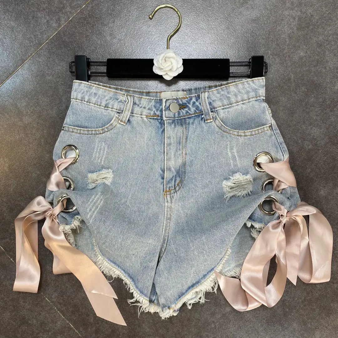 Ripped hole high waist lace up denim shorts women 2022 new summer a-line straight loose jeans shorts
Ripped hole high waist lace up denim shorts women 2022 new summer a-line straight loose jeans shorts