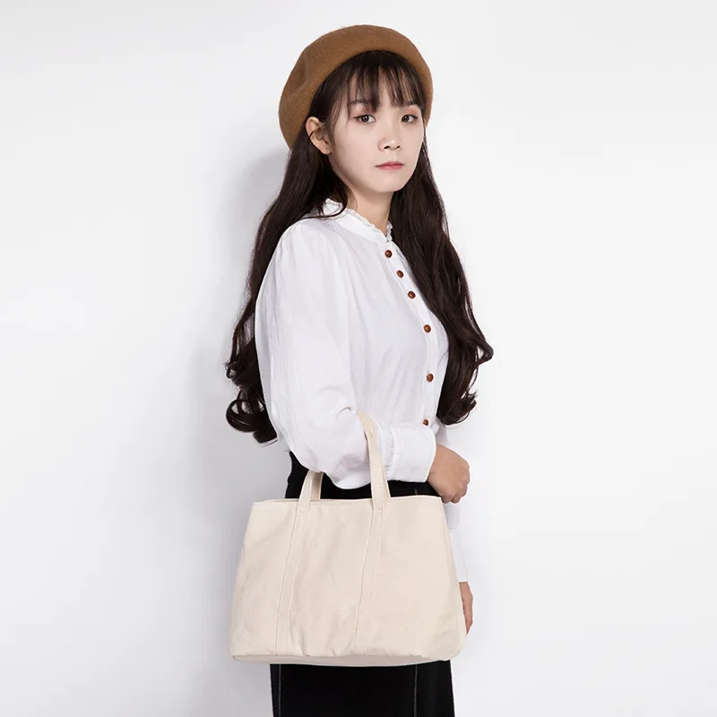 Japanese Solid Color Large Capacity Tote Shoulder Messenger Bag Simple Handbag Fashion
Japanese Solid Color Large Capacity Tote Shoulder Messenger Bag Simple Handbag Fashion