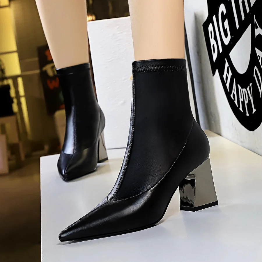 Metal Thick Heel Ladies Ankle Boots 2023 Autumn Pointed Toe Fashion Female Black Soft Leather High Heels Shoes Women Work Boots
Metal Thick Heel Ladies Ankle Boots 2023 Autumn Pointed Toe Fashion Female Black Soft Leather High Heels Shoes Women Work Boots