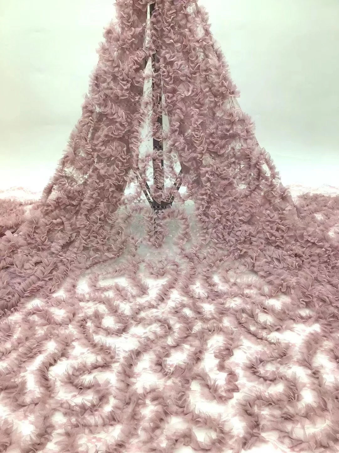 2021 Latest 3D Flowers African Lace Fabric Embroidery French Mesh Lace Fabric Nigerian Tulle Lace For Wedding Party KDP21113
2021 Latest 3D Flowers African Lace Fabric Embroidery French Mesh Lace Fabric Nigerian Tulle Lace For Wedding Party KDP21113