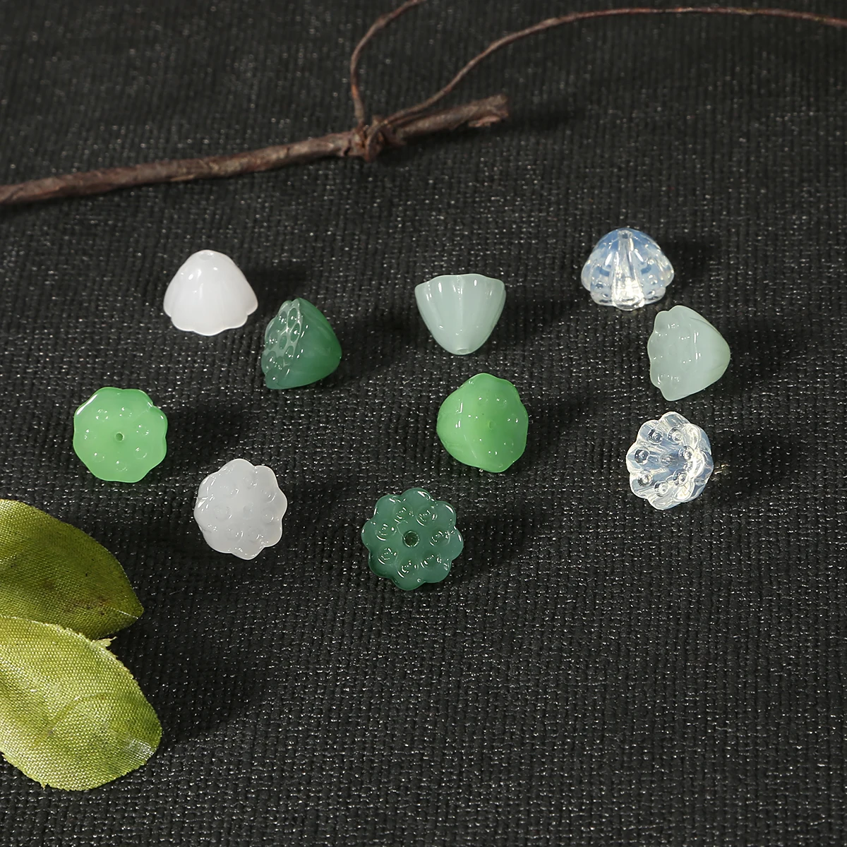 10pcs 10mm White Green Lampwork Lotus Glass Beads for DIY Craft Jewelry Making Headwear Bracelet Necklace Accessories
10pcs 10mm White Green Lampwork Lotus Glass Beads for DIY Craft Jewelry Making Headwear Bracelet Necklace Accessories