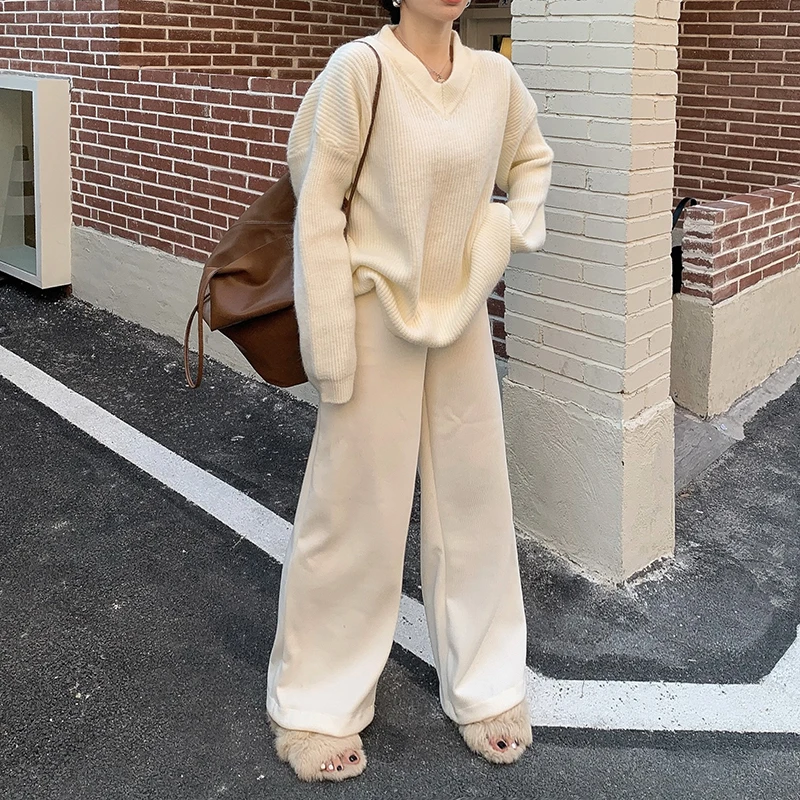 Women's Two Piece Sweaters Sets Solid Oversized V-neck Long Sleeves Pit Pattern Pullover Flat Drawstring Waist Wide Leg Pants
Women's Two Piece Sweaters Sets Solid Oversized V-neck Long Sleeves Pit Pattern Pullover Flat Drawstring Waist Wide Leg Pants