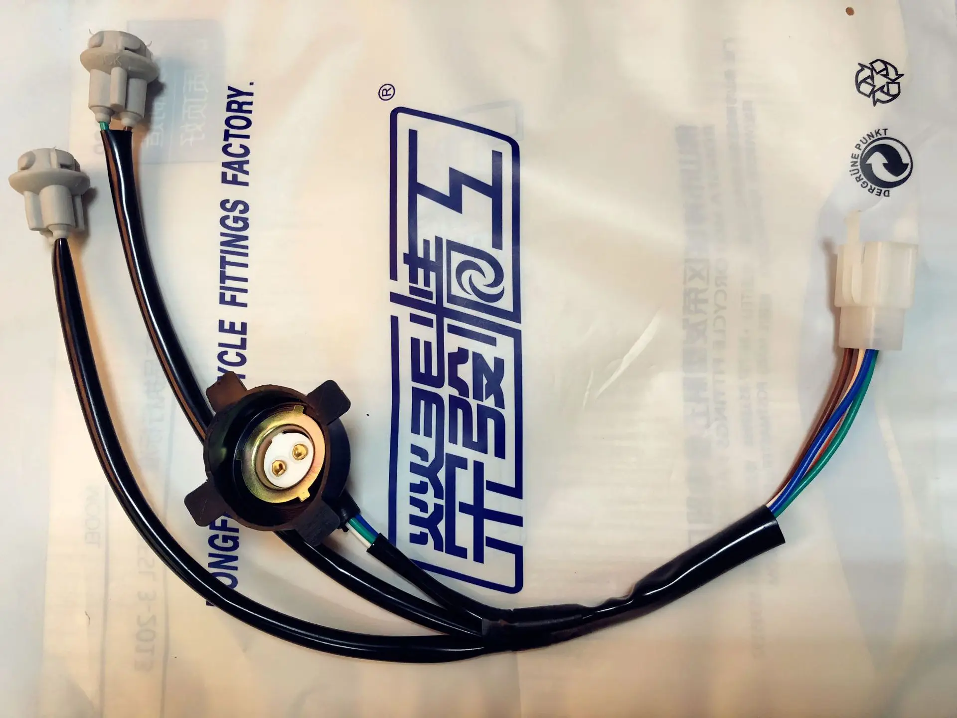 Manufacturer directly supplied K2 sets of headlamp, ceramic plate, headlamp, headlamp assembly, retrofitted lamp hernia lamp
Manufacturer directly supplied K2 sets of headlamp, ceramic plate, headlamp, headlamp assembly, retrofitted lamp hernia lamp