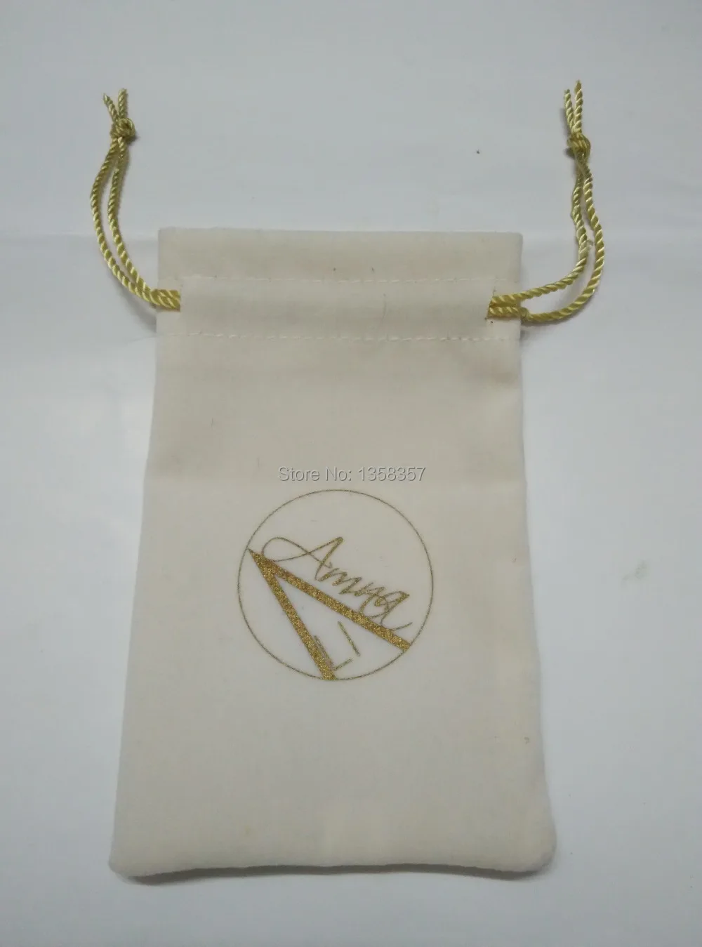 High quality velvet drawstring jewerly bag for accessory/jade,Size can be customized,Various colors are available.,wholesale.
High quality velvet drawstring jewerly bag for accessory/jade,Size can be customized,Various colors are available.,wholesale.