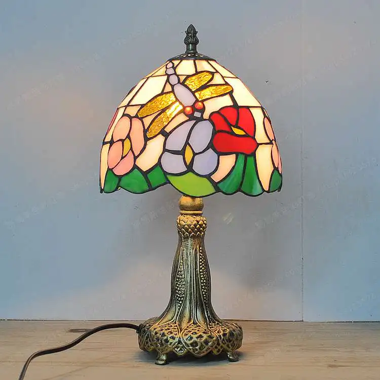 20CM American Dragonfly Flower Desk Lamp Tiffany Style Fashion Birthday Gift Living Room Bedroom Art Glass Night Light E27 110V
20CM American Dragonfly Flower Desk Lamp Tiffany Style Fashion Birthday Gift Living Room Bedroom Art Glass Night Light E27 110V