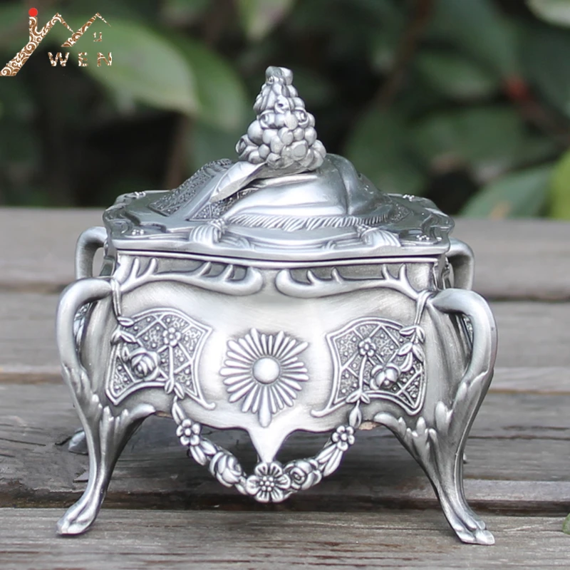 New arrival fashion Metal Jewelry Box with delicate flower pattern/ Pewter plated Trinket box/ Gift box Money Box for wedding
New arrival fashion Metal Jewelry Box with delicate flower pattern/ Pewter plated Trinket box/ Gift box Money Box for wedding