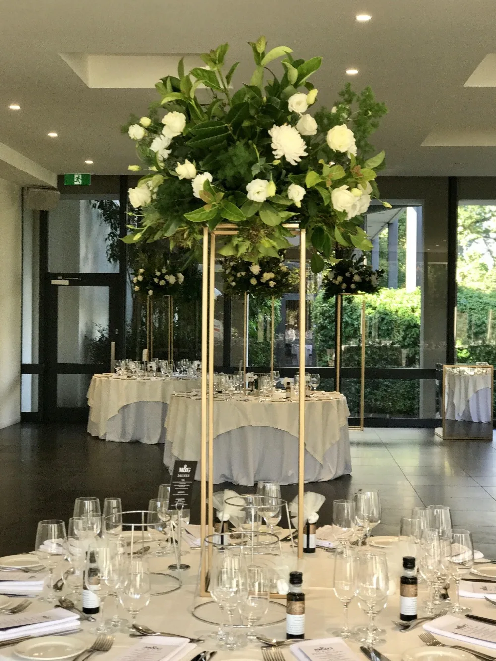 New style Wedding Metal Gold Color Flower Vase Column Stand for Wedding Centerpiece Decoration
New style Wedding Metal Gold Color Flower Vase Column Stand for Wedding Centerpiece Decoration