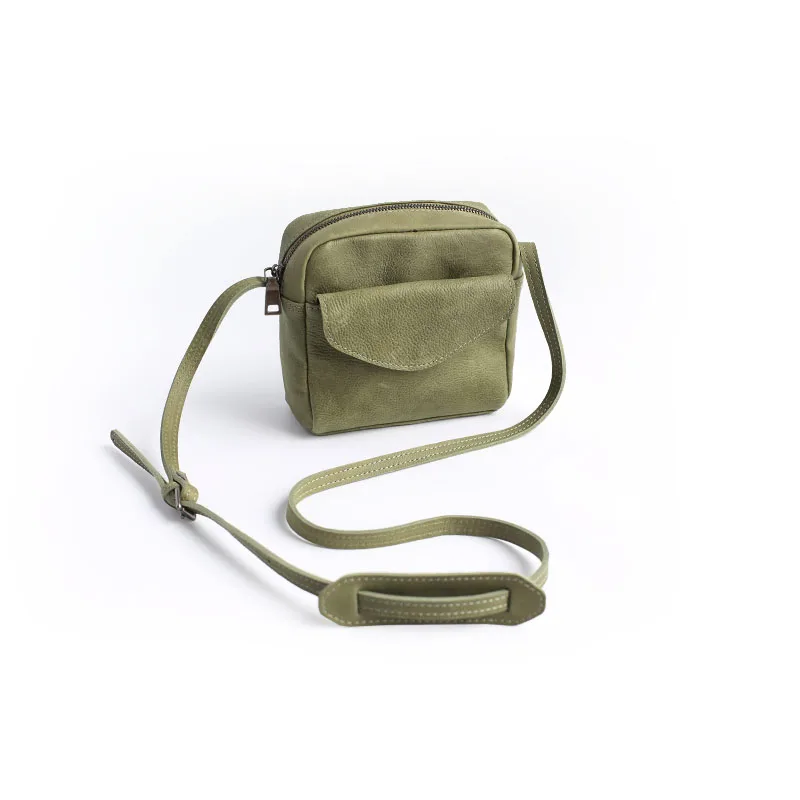 Vendange handmade leather bag retro casual close mini bag simple fashion lady shoulder bag messenger bag 2480
Vendange handmade leather bag retro casual close mini bag simple fashion lady shoulder bag messenger bag 2480