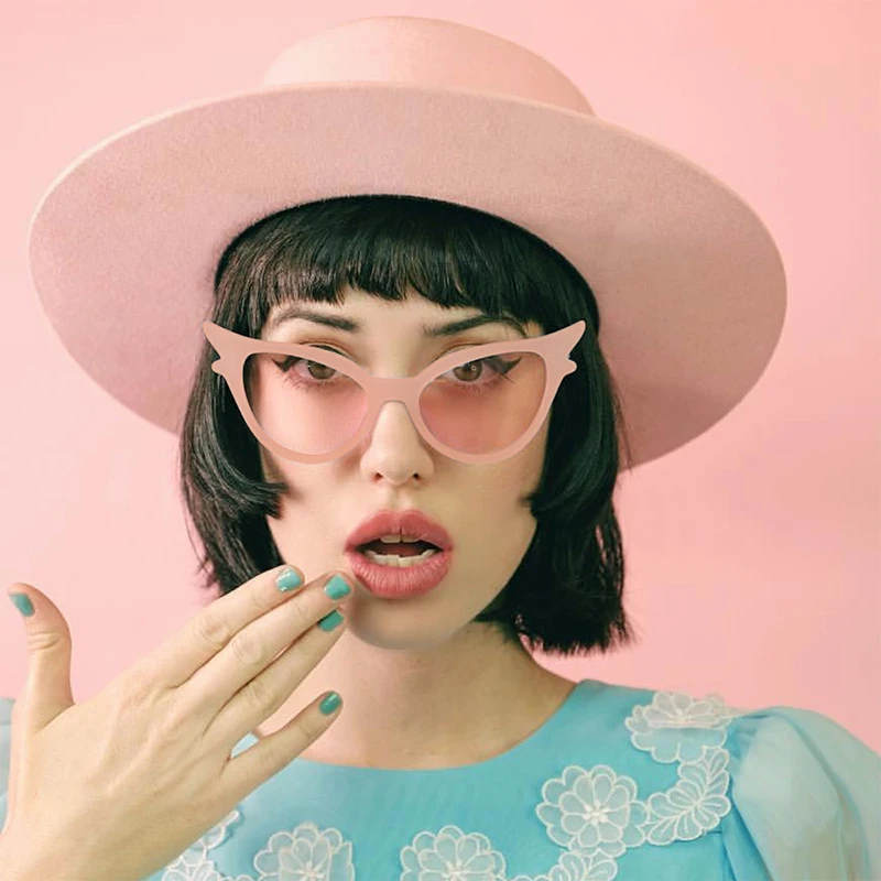 Sexy Lady Cat Eye Sunglasses Fashion Women Vintage Wrap Pink Clear Lenses Cute Sun Glasses For Female UV400 1441T
Sexy Lady Cat Eye Sunglasses Fashion Women Vintage Wrap Pink Clear Lenses Cute Sun Glasses For Female UV400 1441T