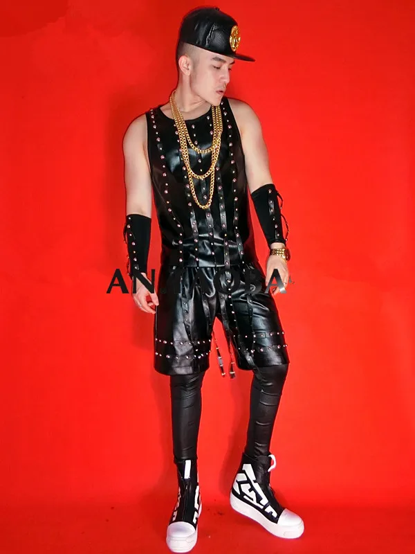 New Nightclub Male singer DJ Cool Black Rivets Punk Rock fringed Leather Vest Shorts Costumes Set Stage show party costume wear
New Nightclub Male singer DJ Cool Black Rivets Punk Rock fringed Leather Vest Shorts Costumes Set Stage show party costume wear