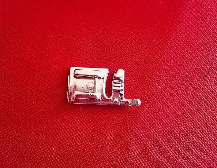 Multifunctional household electric sewing machine embedded rope pressing foot leap SINGER brothers heavy machine
Multifunctional household electric sewing machine embedded rope pressing foot leap SINGER brothers heavy machine