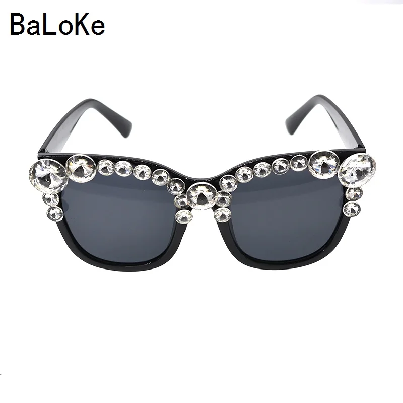 European Style Handmade Exaggerated Crystal Decoration Black Sunglasses Women Crystals Oversize Sunglasses Female
European Style Handmade Exaggerated Crystal Decoration Black Sunglasses Women Crystals Oversize Sunglasses Female