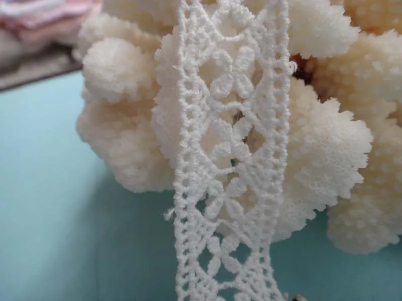 10 yard/lot 0.79" 2cm white cotton water soluble lace trim ribbon lace fabric textiles 115404L4K219
10 yard/lot 0.79" 2cm white cotton water soluble lace trim ribbon lace fabric textiles 115404L4K219