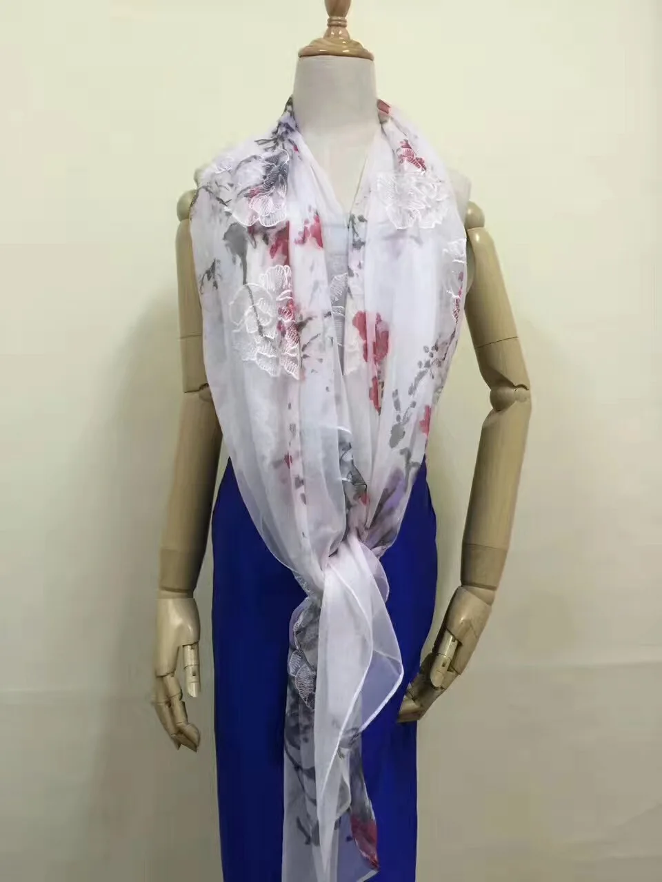 New Vintage chiffon Silk embroidery Scarf Flowers Pattern Neckerchiefs 180CM*110CM 10pcs/lot #4042
New Vintage chiffon Silk embroidery Scarf Flowers Pattern Neckerchiefs 180CM*110CM 10pcs/lot #4042