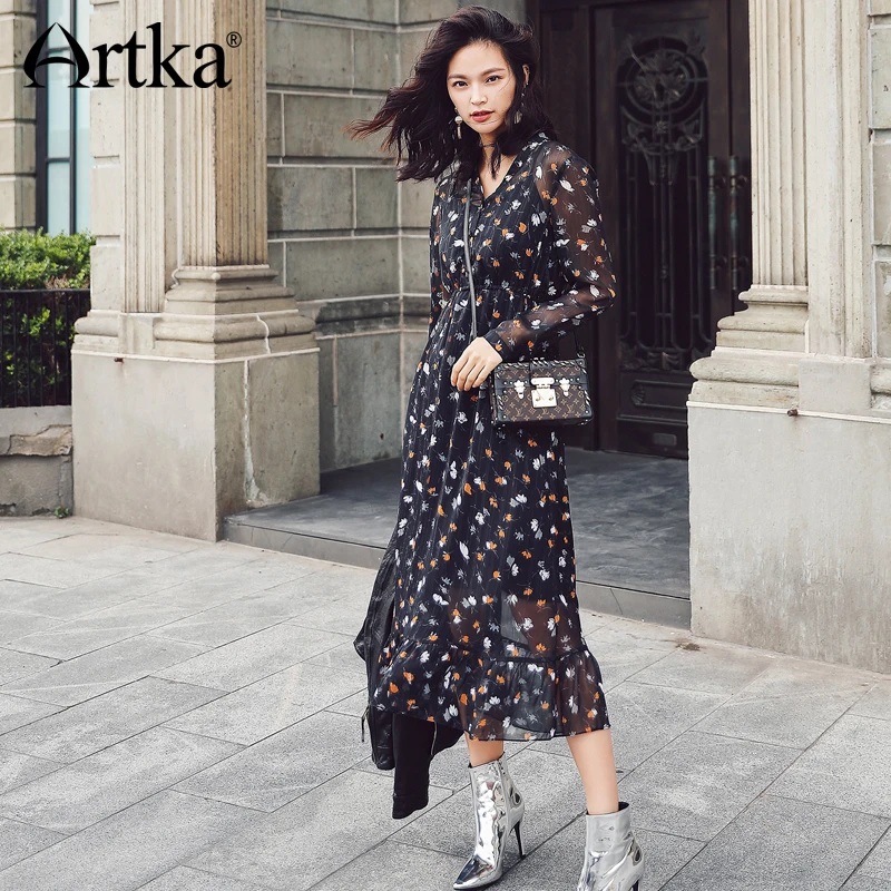 ARTKA 2025 New City Series Summer Vintage Floral Pattern PrintV neck Mid-Length Dress JL17009
ARTKA 2025 New City Series Summer Vintage Floral Pattern PrintV neck Mid-Length Dress JL17009