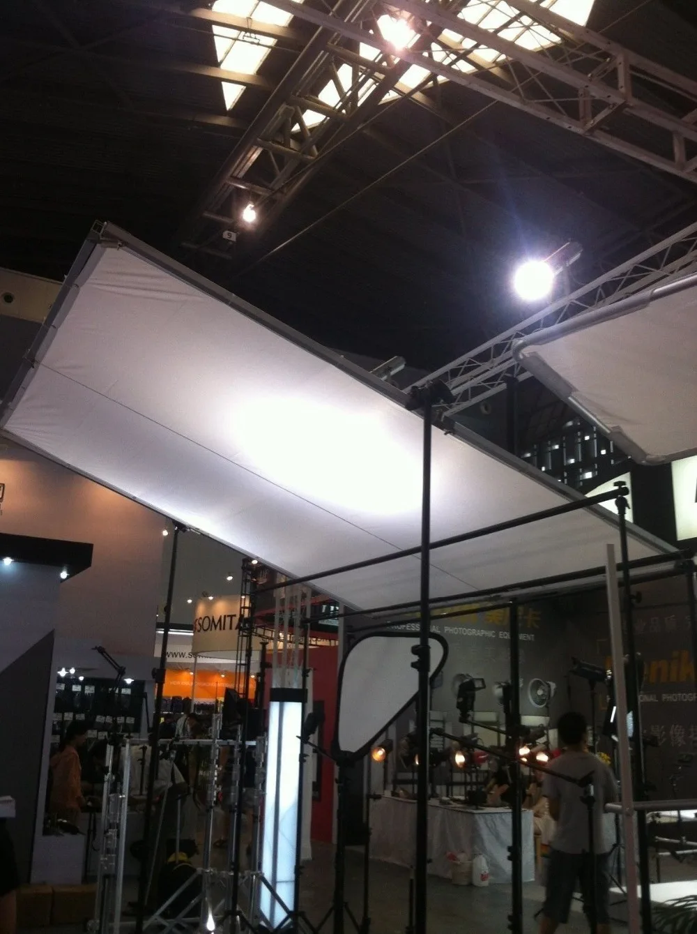 2.4x2.4m 8'x8' 8x8 Butterfly Kit Foldable Frame+Diffusion Silk+2*Roller Stands
2.4x2.4m 8'x8' 8x8 Butterfly Kit Foldable Frame+Diffusion Silk+2*Roller Stands