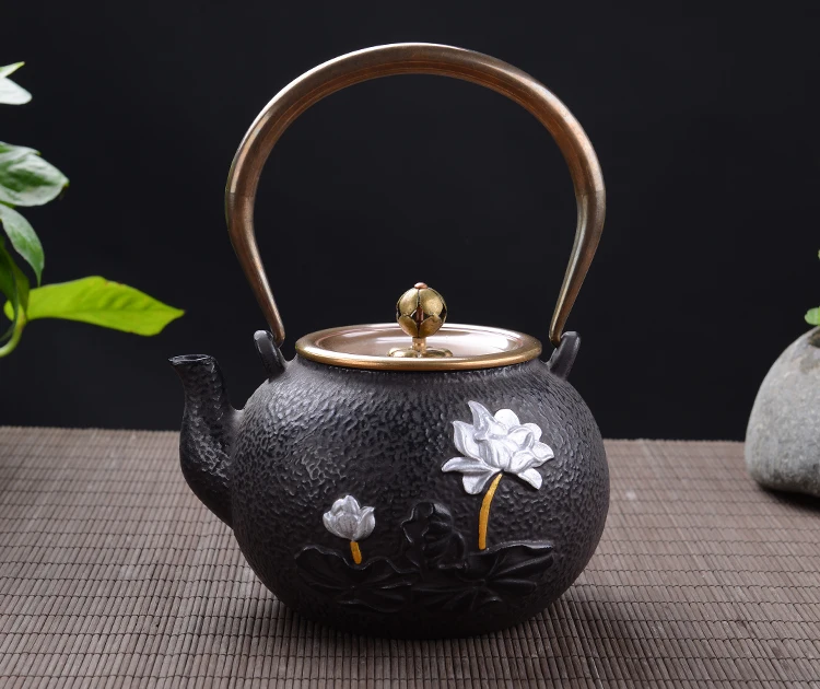 Bergamot lotus iron pot Cooking pot Thorn paint iron pot of high-quality iron pot
Bergamot lotus iron pot Cooking pot Thorn paint iron pot of high-quality iron pot