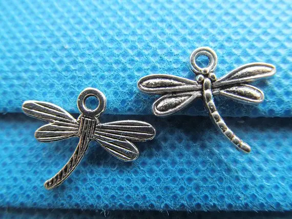 400pcs 15mmx18mm Antique Silver tone Filigree Cabinet Dragonfly Pendant Charm/Finding,DIY Accessory Jewellery Making
400pcs 15mmx18mm Antique Silver tone Filigree Cabinet Dragonfly Pendant Charm/Finding,DIY Accessory Jewellery Making