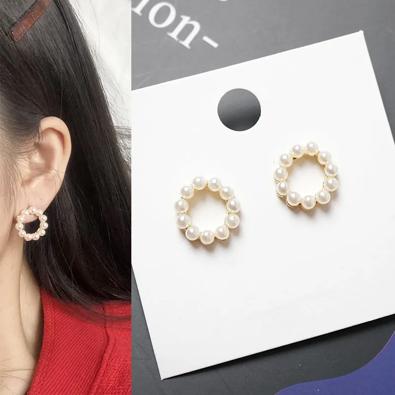 Simple geometry girl pearl Pearls Earring Jewelry Women Wedding Bridal Gift Shell Drop Earrings Party Statement The new earrings
Simple geometry girl pearl Pearls Earring Jewelry Women Wedding Bridal Gift Shell Drop Earrings Party Statement The new earrings