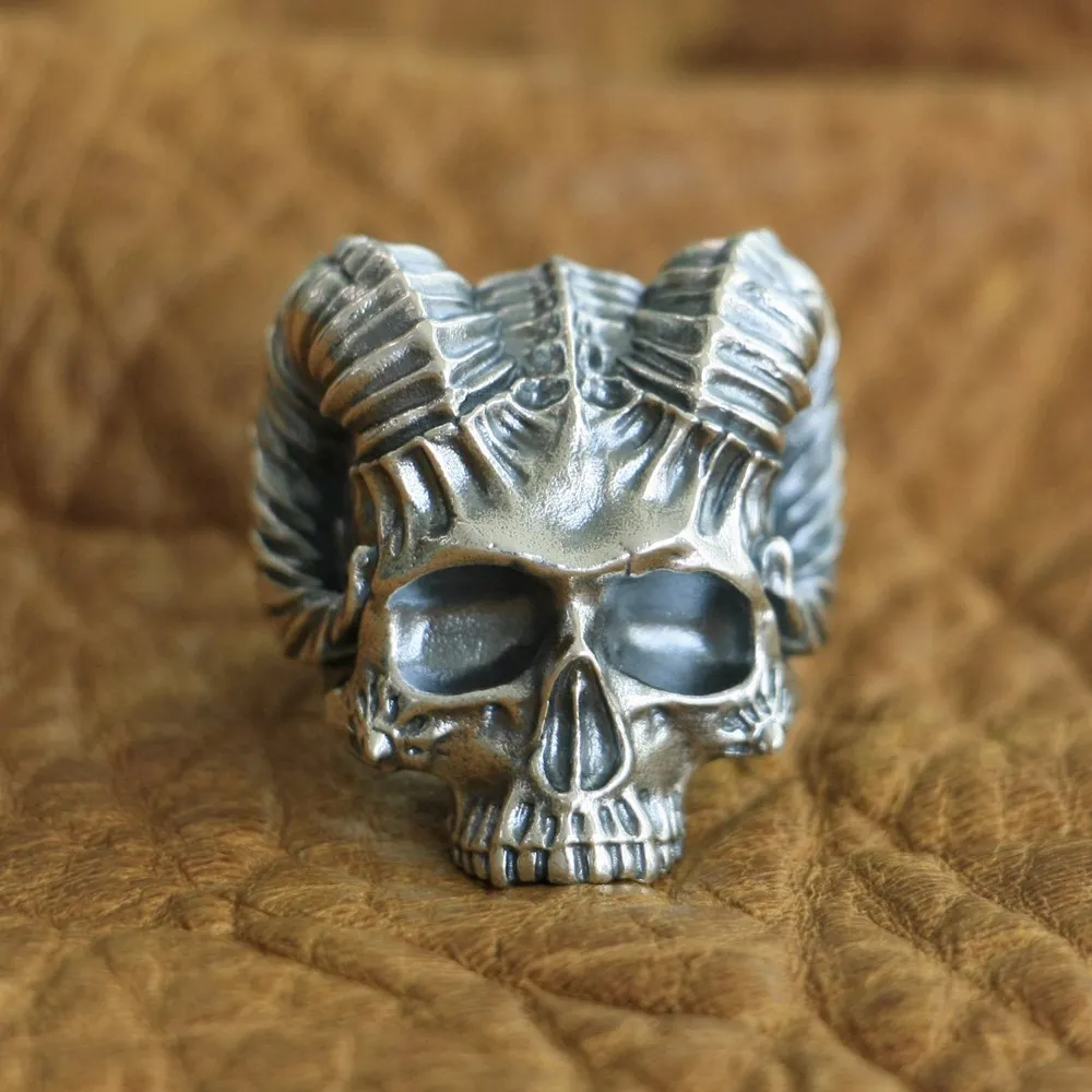 LINSION 925 Sterling Silver Horned Demon Skull Ring Mens Biker Punk Ring TA114 US Size 7~15
LINSION 925 Sterling Silver Horned Demon Skull Ring Mens Biker Punk Ring TA114 US Size 7~15