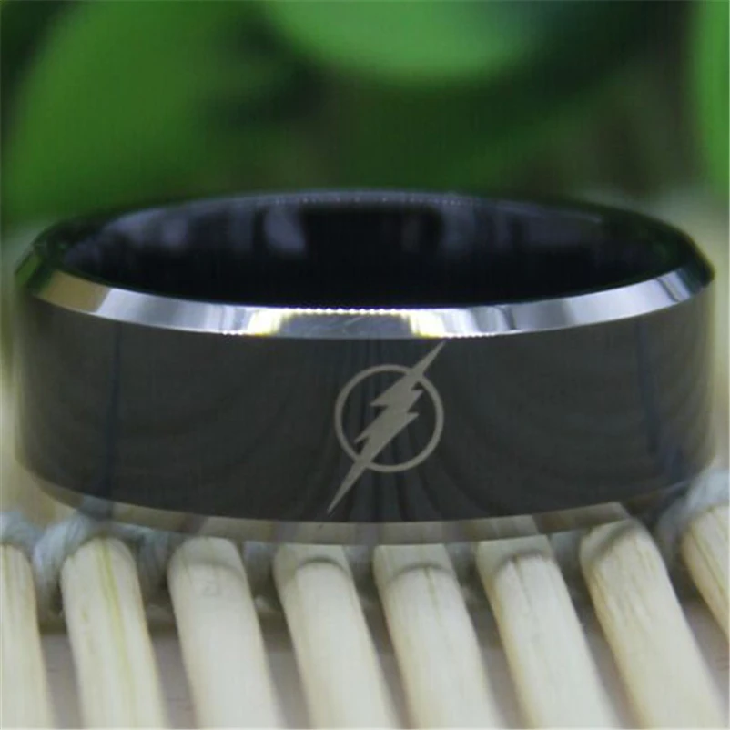 Free Shipping Top Quality Fine Ring Hot Sales 8MM Black Top Silver Bevel The Flash Design Men's Comfort Tungsten Wedding Ring
Free Shipping Top Quality Fine Ring Hot Sales 8MM Black Top Silver Bevel The Flash Design Men's Comfort Tungsten Wedding Ring