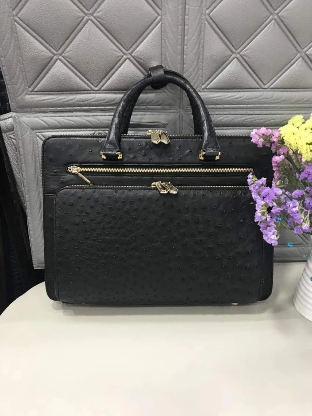 100% genuine ostrich leather skin men business laptop bag briefcase offical bag black color high end ostrich skin men bag
100% genuine ostrich leather skin men business laptop bag briefcase offical bag black color high end ostrich skin men bag