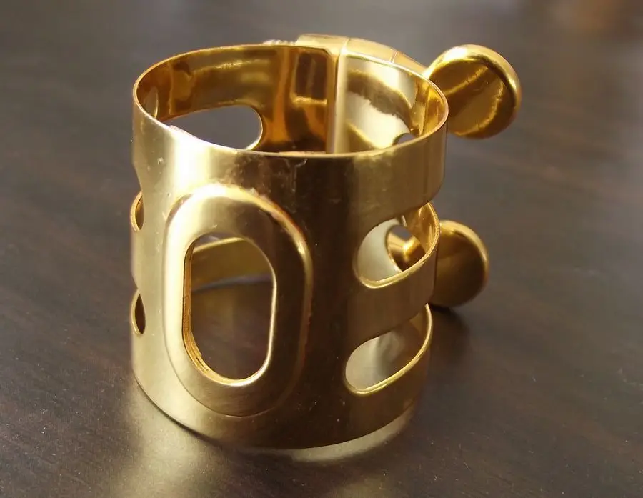 Лигатура для саксофона золотого цвета Bb сопрано тенор Eb альт-саксофон ремонт деревянных духовых инструментов запасные части аксессуары
Лигатура для саксофона золотого цвета Bb сопрано тенор Eb альт-саксофон ремонт деревянных духовых инструментов запасные части аксессуары