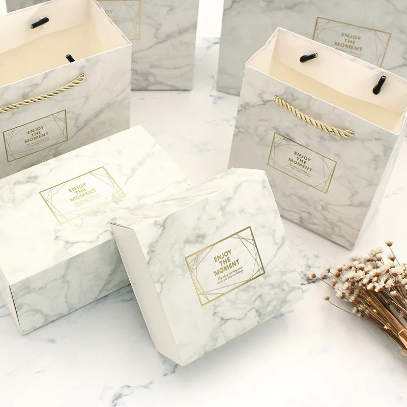 50pcs creative marble printing handbags portable paper bag with handle gift boxes matched packing bag box for dessert mooncake
50pcs creative marble printing handbags portable paper bag with handle gift boxes matched packing bag box for dessert mooncake