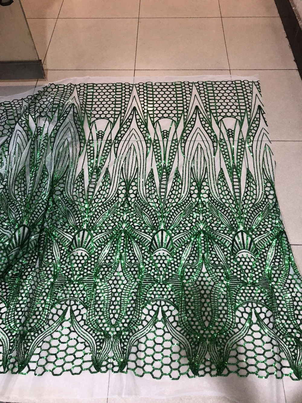 Green equins high quality tulle lace fabric With sequins LP19525 new design sequins lace shinny green
Green equins high quality tulle lace fabric With sequins LP19525 new design sequins lace shinny green