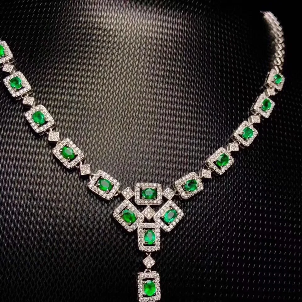 Spring and autumn women's luxurious natural emerald necklace 925 sterling silver precious necklace
Spring and autumn women's luxurious natural emerald necklace 925 sterling silver precious necklace