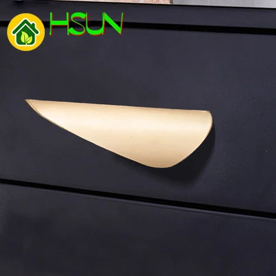Modern Northern Europe Dumb Black Gold Wardrobe Cupboard Hardware Cabinet Door Handle Drawer Brass Color Small Handle Door Pull
Modern Northern Europe Dumb Black Gold Wardrobe Cupboard Hardware Cabinet Door Handle Drawer Brass Color Small Handle Door Pull