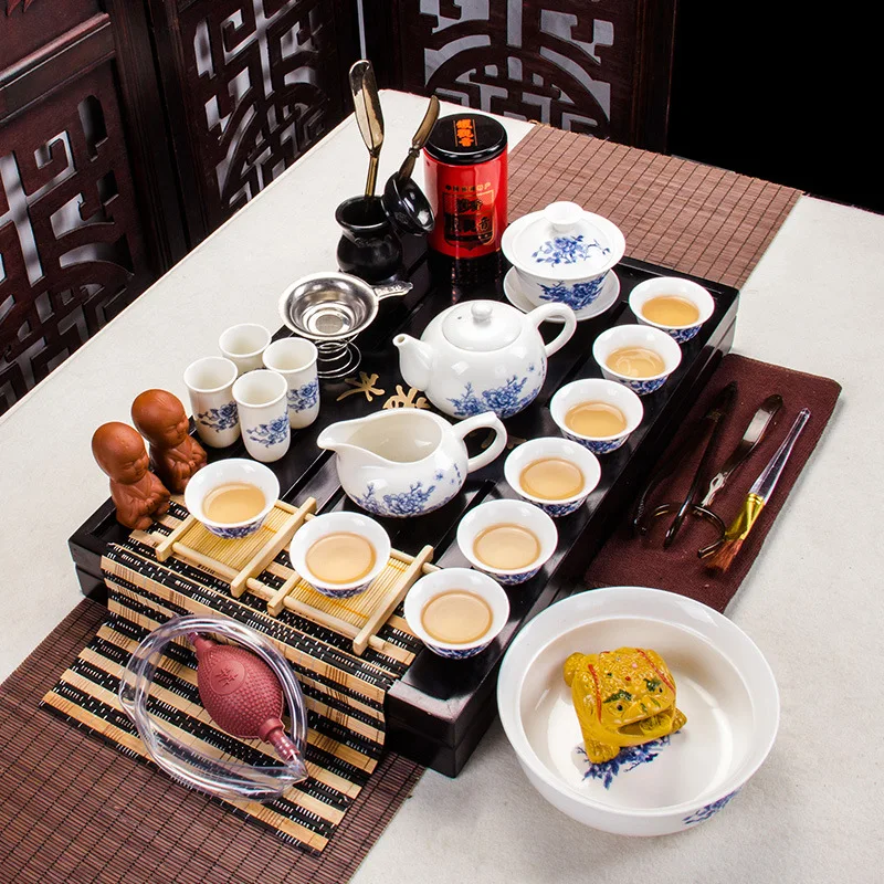 Blue and white ceramic Kung Fu tea set set of double wooden tray ceramic factory wholesale one generation
Blue and white ceramic Kung Fu tea set set of double wooden tray ceramic factory wholesale one generation