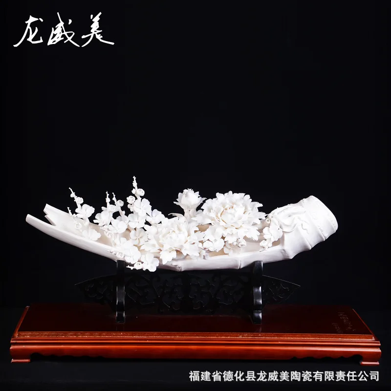 A product of the national colors of ceramic crafts ornaments home office living room ornaments handmade high-end business gifts
A product of the national colors of ceramic crafts ornaments home office living room ornaments handmade high-end business gifts