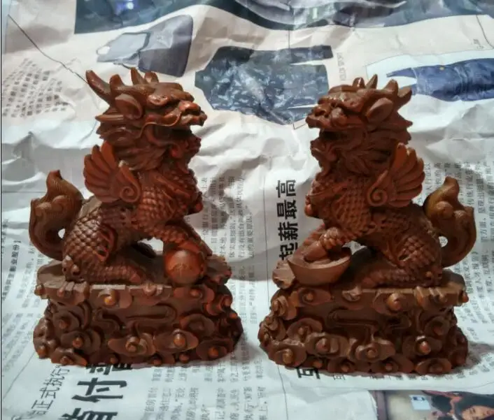 Chinese Boxwood Carving Fengshui Lion Fu Foo Dog Guardion Beast Statue Pair
Chinese Boxwood Carving Fengshui Lion Fu Foo Dog Guardion Beast Statue Pair