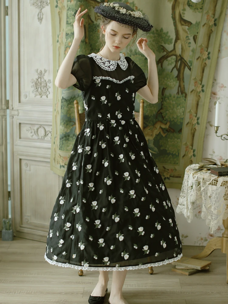 LYNETTE'S CHINOISERIE Summer Women Mori Girls Daisy Embroidery Lace Collar Slim Short Sleeve Black Dresses
LYNETTE'S CHINOISERIE Summer Women Mori Girls Daisy Embroidery Lace Collar Slim Short Sleeve Black Dresses