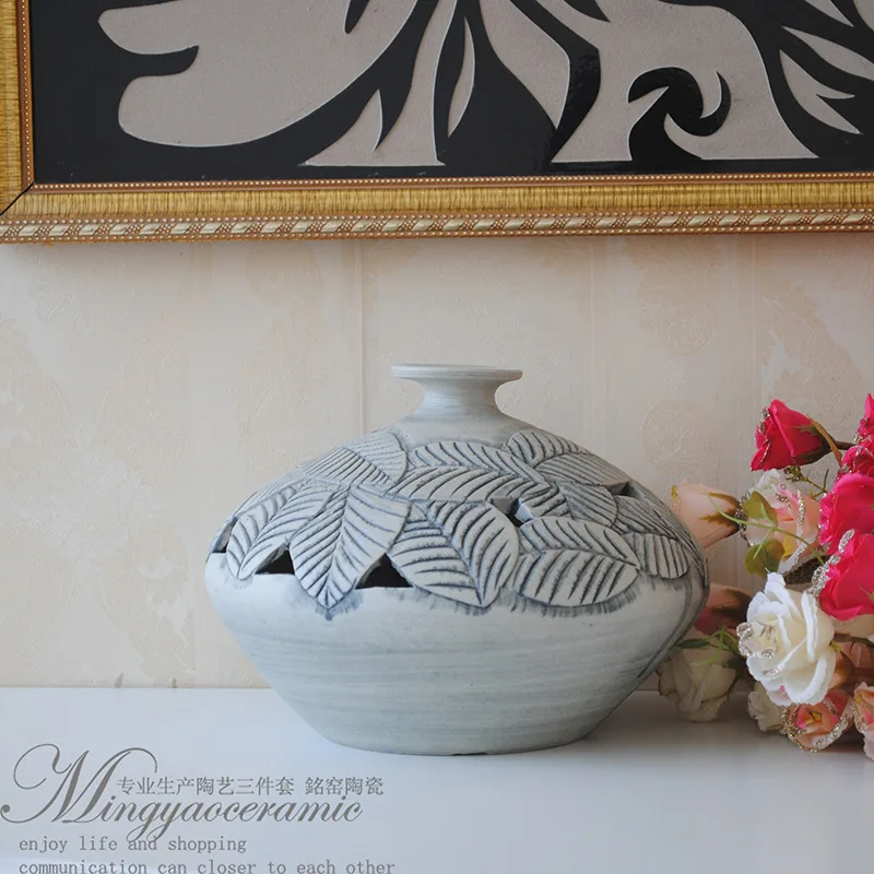 Supply bottle hand-carved reliefs pomegranate leaves Jingdezhen Ceramic vase crafts ornaments 13133
Supply bottle hand-carved reliefs pomegranate leaves Jingdezhen Ceramic vase crafts ornaments 13133