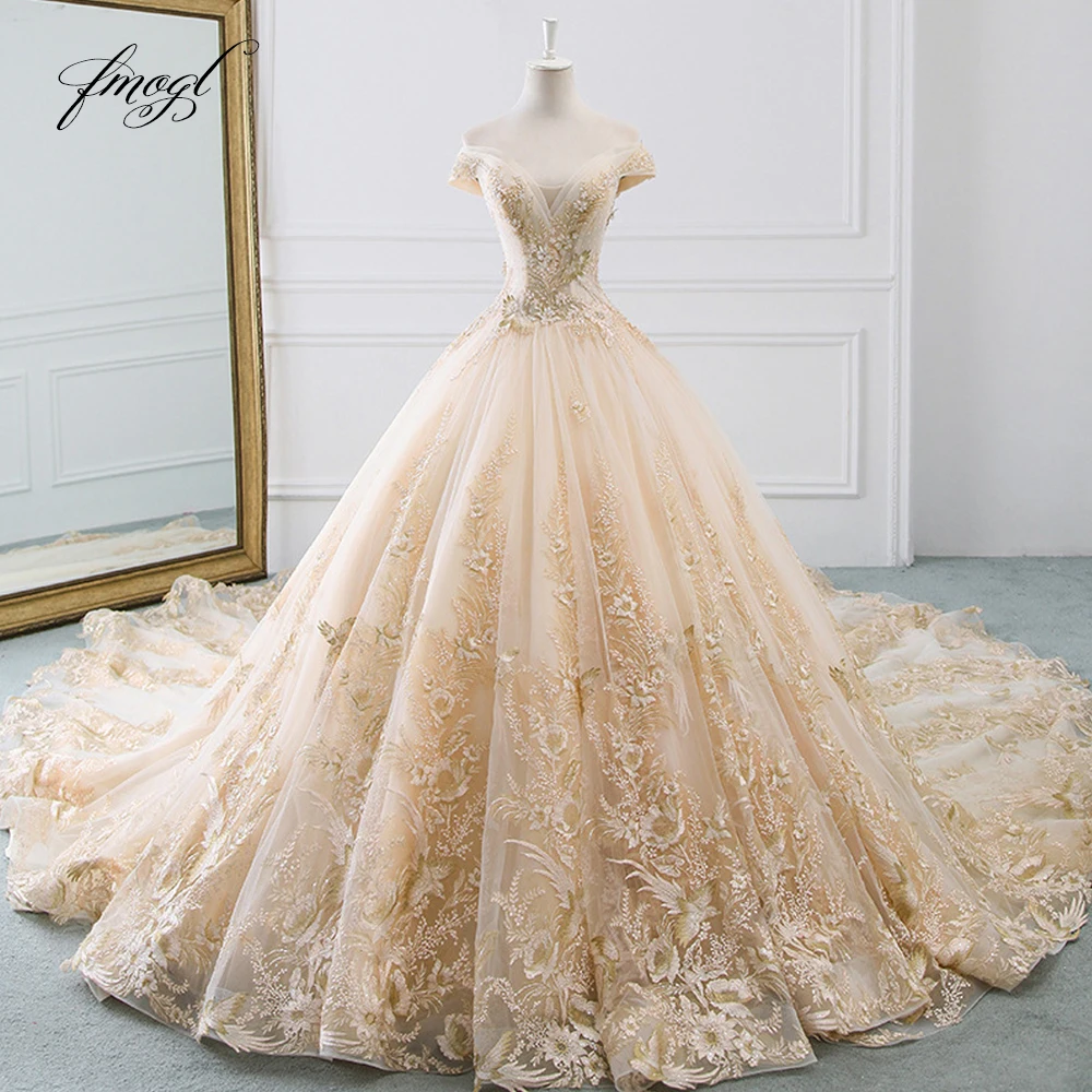 Customized Vestido De Noiva Lace Ball Gown Wedding Dresses Luxury Boat Neck Appliques Beaded Royal Train Vintage Bridal Gown
Customized Vestido De Noiva Lace Ball Gown Wedding Dresses Luxury Boat Neck Appliques Beaded Royal Train Vintage Bridal Gown