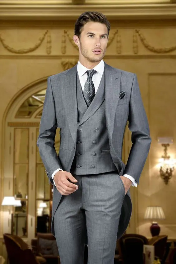 One Button Light Grey Groom Tuxedos Peak Lapel Groomsmen Mens Wedding Prom Suits (Jacket+Pants+Vest+Tie) NO:226
One Button Light Grey Groom Tuxedos Peak Lapel Groomsmen Mens Wedding Prom Suits (Jacket+Pants+Vest+Tie) NO:226
