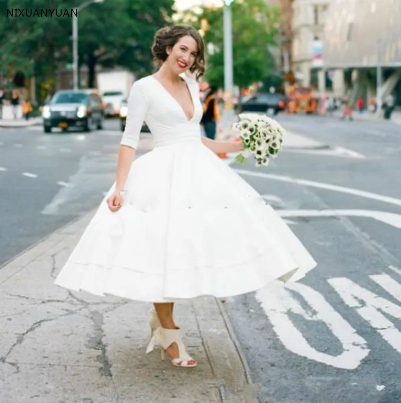 Vintage Tea Length 50s Short Wedding Dresses with Sleeves V Neck Sexy 1950s Informal Country Garden Boho Reception Gowns
Vintage Tea Length 50s Short Wedding Dresses with Sleeves V Neck Sexy 1950s Informal Country Garden Boho Reception Gowns